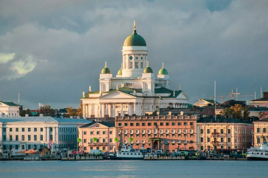Helsinki Tuomiokirkko satamasta – AI-kameravalvonta pääkaupunkiseudulla