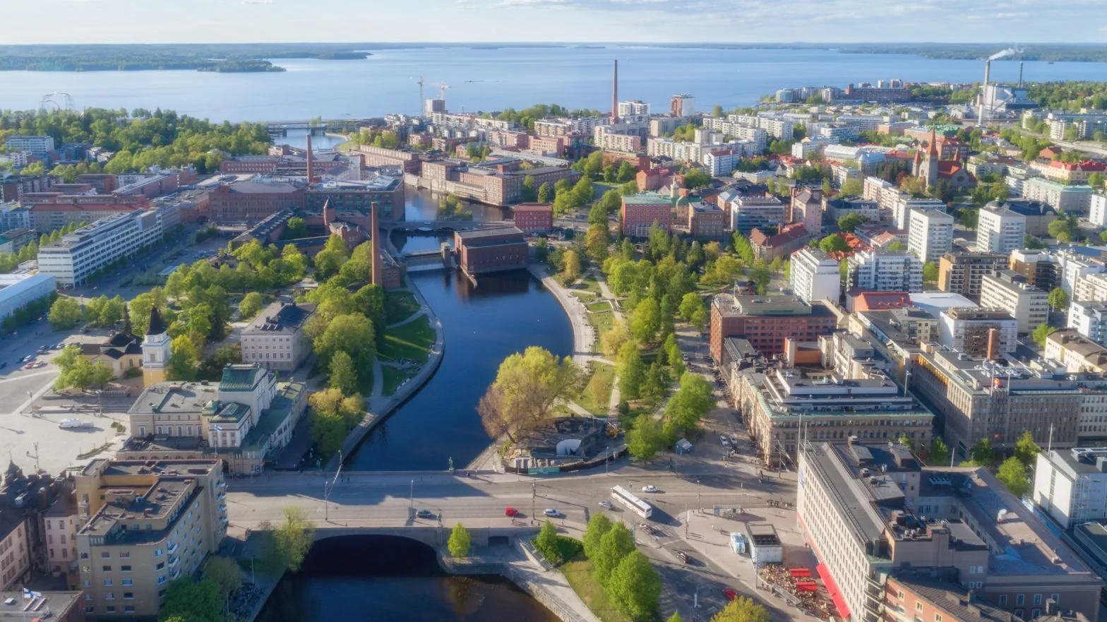 Tampere ilmakuva Näsijärvi taustalla – AI-kameravalvonta Pirkanmaalla