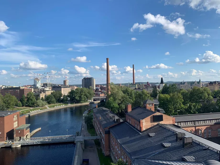 Tampere Tammerkoski ja tehdaspiipput – AI-kameravalvonta Tampereella